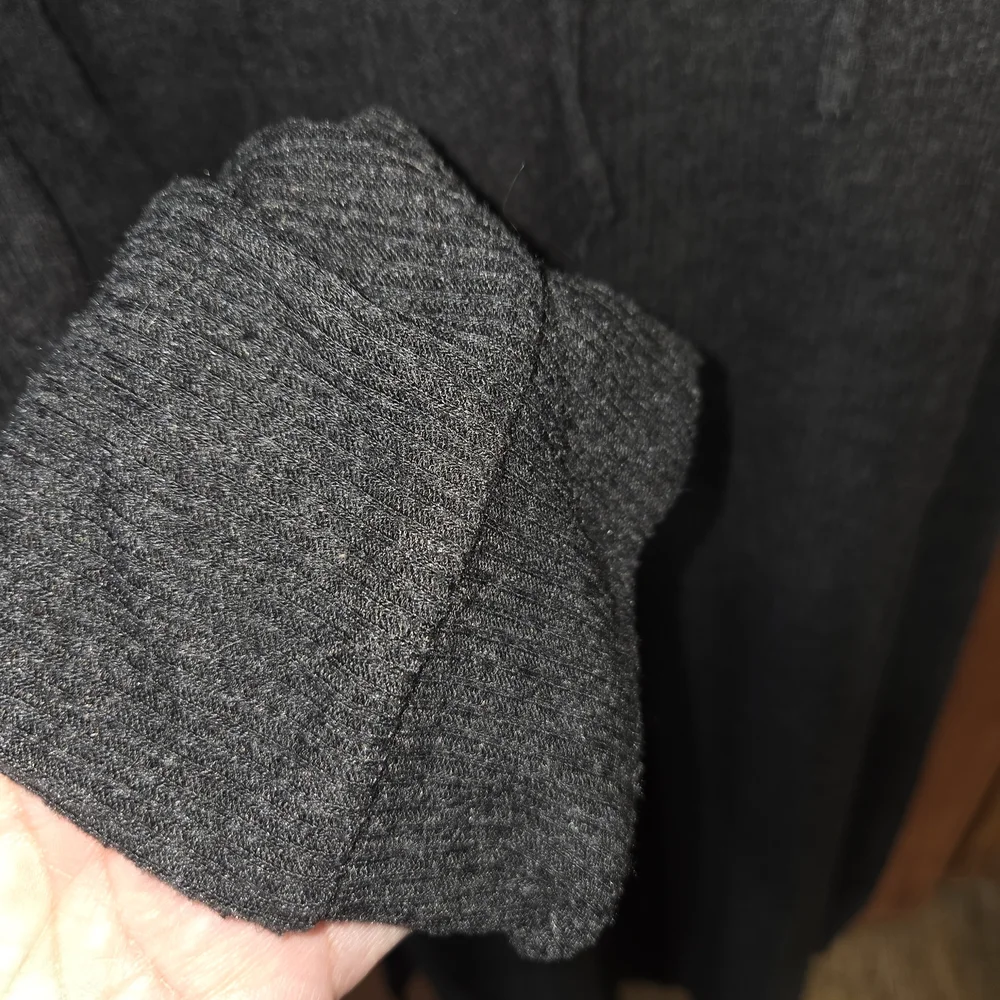 Cozy Charcoal Gray Hooded Robe/Lounger - Picture 4 of 9